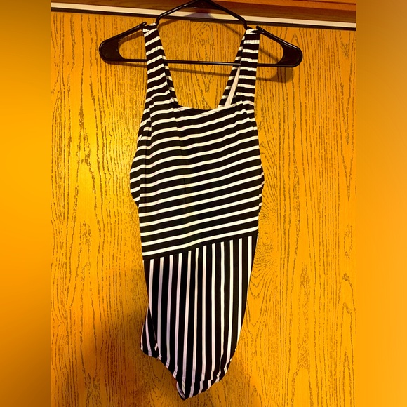 Lands' End Black and White Striped One Piece Swimsuit - Picture 3 of 8